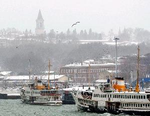 İstanbul yine karla uyandı