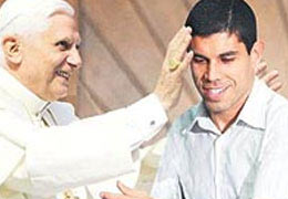 Maçı çevirince Papa'yla buluştu