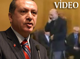 Erdoğan arayınca ceketini ilikledi-Video