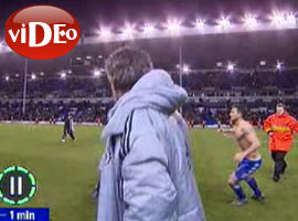 Lampard'a sahada şok saldırı!-Video