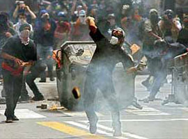 Mersin'de izinsiz gösteri