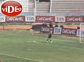 İşte Türk kalecinin aut golü-Video