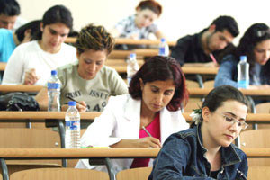 YÖK üyesinden Başörtüsüne destek