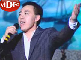 Kazak sanatçı hayran bırakıyor-Video