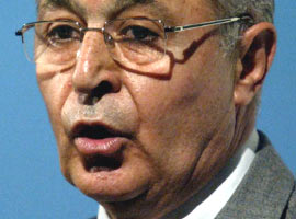 Sezer, Anayasa'da olmayan rol biçti  