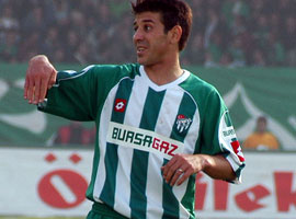 Arkadaşlarına kızıp sahayı terk etti