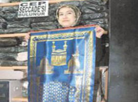 Cuma namazında seccade derdine son