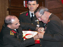 İki komutan'ın ince HAMLELERİ