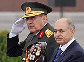 Büyükanıt'a takdir, Sezer'e tepki 