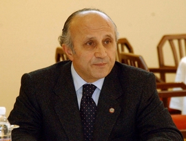 Yaşar Nuri Öztürk'ün slogan tepkisi