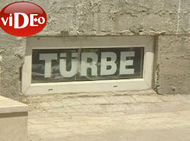 Türbenin üstüne ev yaptılar-Video