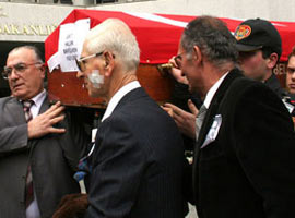 Emekli büyükelçi için tören düzenlendi