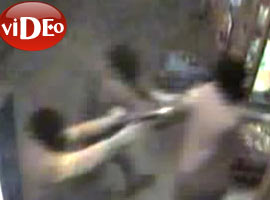 Maskelerini polis indirdi - Video