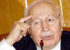 Erbakan'a ev hapsi  meclisten geçti