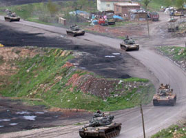 Sınır bölgelere tank sevkiyatı sürüyor