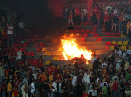 Galatasaray'ın cezası yine ertelendi