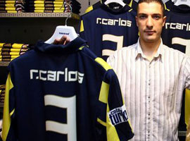 R.Carlos'un forması satışa çıktı 