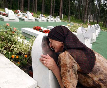 BM'ye Srebrenitsa davası 