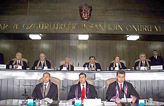 Gözler Anayasa Mahkemesinde 