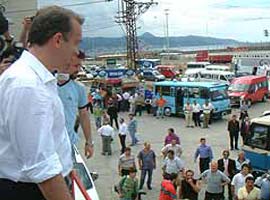 Uzan'ın vaadleri 50 kişi toplayabildi