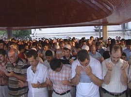 İstanbul'da eller duaya açıldı