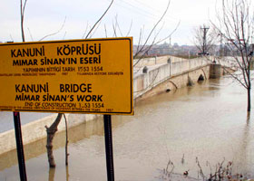 Edirne'de sular tarihi tehdit ediyor