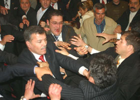AK Parti kongresinde olay:5 yaralı