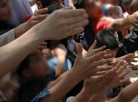 ‘Seçim yardımı' izdihamı 