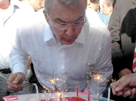 Baykal, 70. yaşına meydanlarda girdi