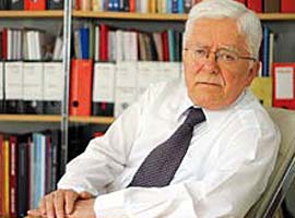 Seçim, anketçilere yaradı  