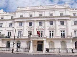 Londra'da Türk elçiliğine saldırı