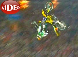 Adeta havada dans ediyorlar - Video