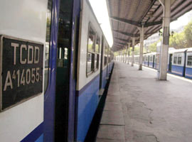 Banliyö hatları kapatılmayacak