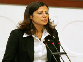 İlk DTP'li milletvekili yemin etti