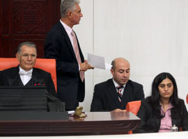 Hapisten çıkan DTP'li katip üye oldu 