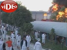 Bir fabrika böyle yandı - VİDEO