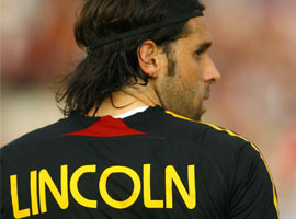 ...Ve Lincoln sahneye çıkıyor