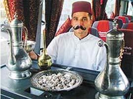 Otobüste 'saltanat' keyfi!  