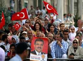 Türkiye, Gül'ü bağrına bastı