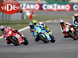 Moto GP yarışları nefes kesti - Video