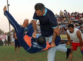 Rektör'den judo gösterisi  