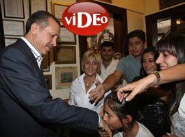 Başbakan'a sevgi seli - Video - Foto