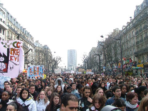 Paris'e gitmeyin!