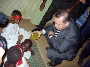 Başbakan Darfur Otaç kampında