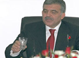 Gül, oruçlu olduğunu unutunca...