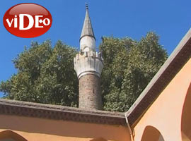 Asırlara meydan okuyan cami - Video