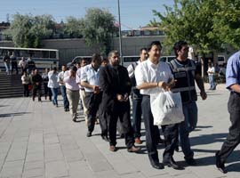 Vatanı çıkarları için sevmişler