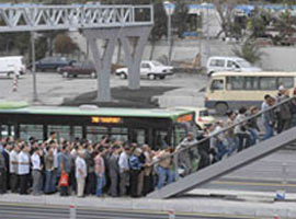 Minibüsçüler metrobüsten dertli
