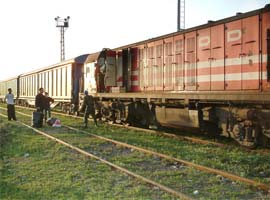 PKK yük trenine saldırdı: 4 yaralı