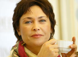 Hülya Avşar 'a haciz şoku